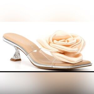 Gianni Bini
Alana Clear Flower Dress Sandals NWOB